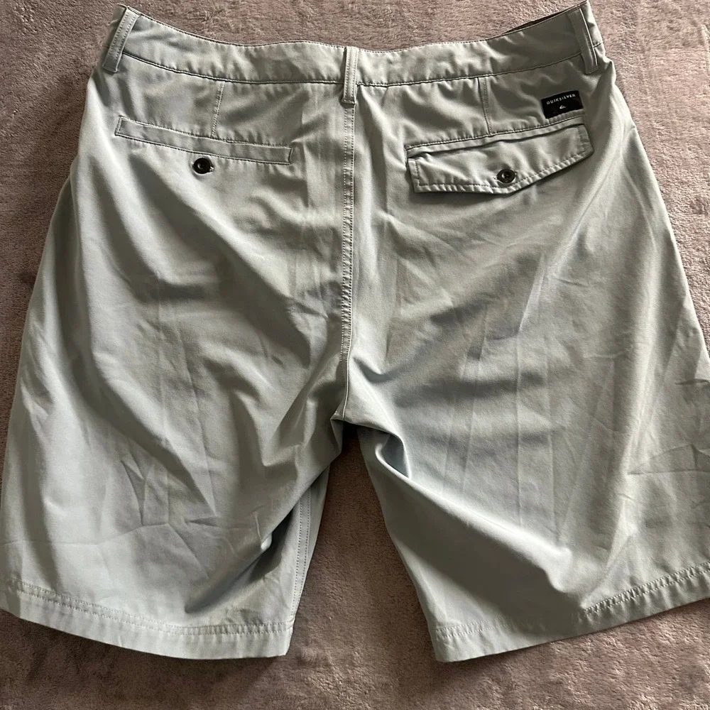 Quiksilver Amphibian Shorts Mens 36 Sage Green Hybrid Boardshorts Walkshorts 9in